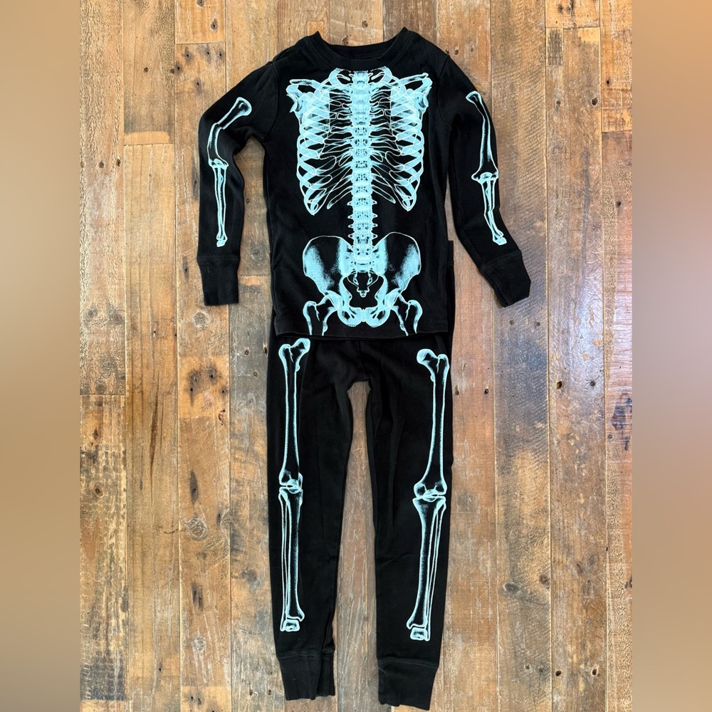 GAP Kids Black Glow-in-the-Dark Skeleton Pajama Set